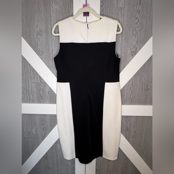 159. Chico's Sz 2 Black White Colorblock Poly Spandex Della Dress - Picture 6 of 6